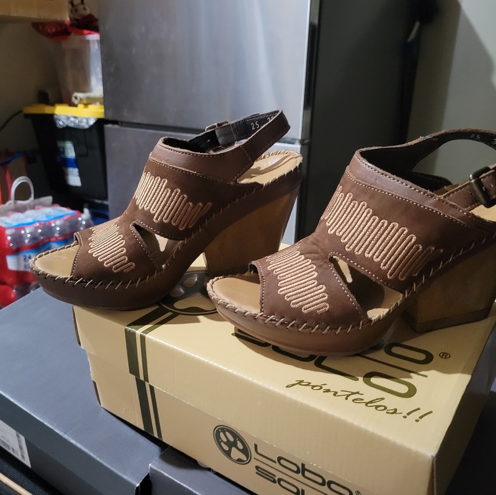 Lobo Solo Brown Wedge Sandals